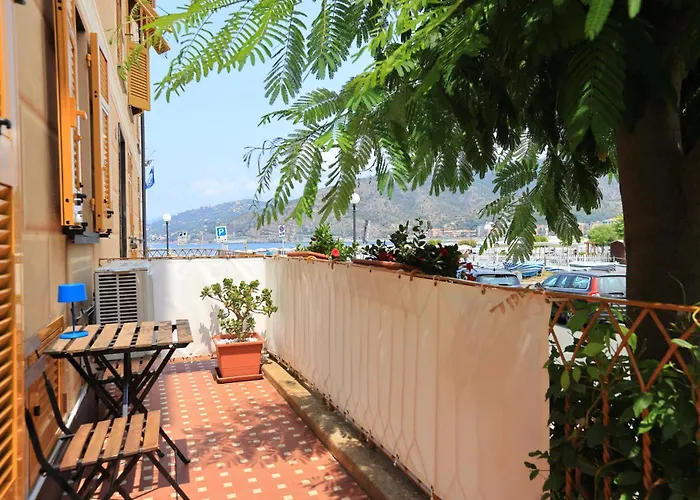 Adamaina - Sea View Apartment With Private Garage